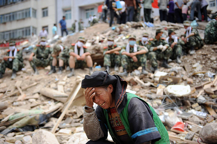 China Flood update: A Chinese woman cries among the rubble, China flooding 