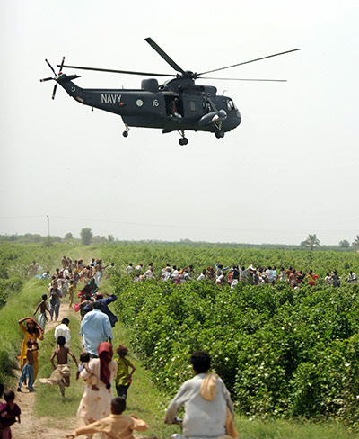 Pakistan Flood Disaster: Pakistani flood survivors rush towards a helicopter distributing aid