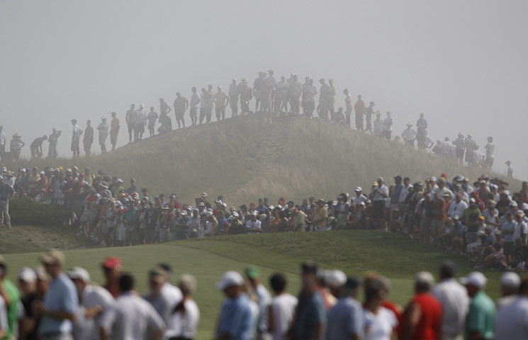 24 hours: Kohler, Wisconsin, USA: Waiting for play to begin during a fog delay