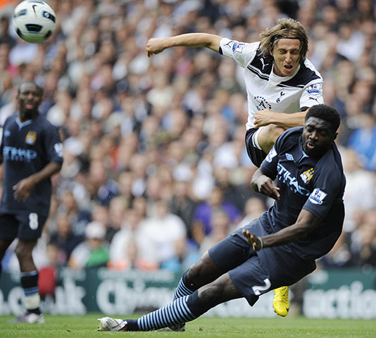 Spurs v Man city: Kolo Toure dives in to block Modric's shot