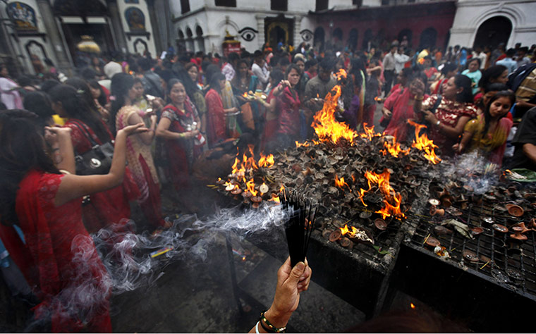 24 hours in pictures: Hindu devotees in Nepal
