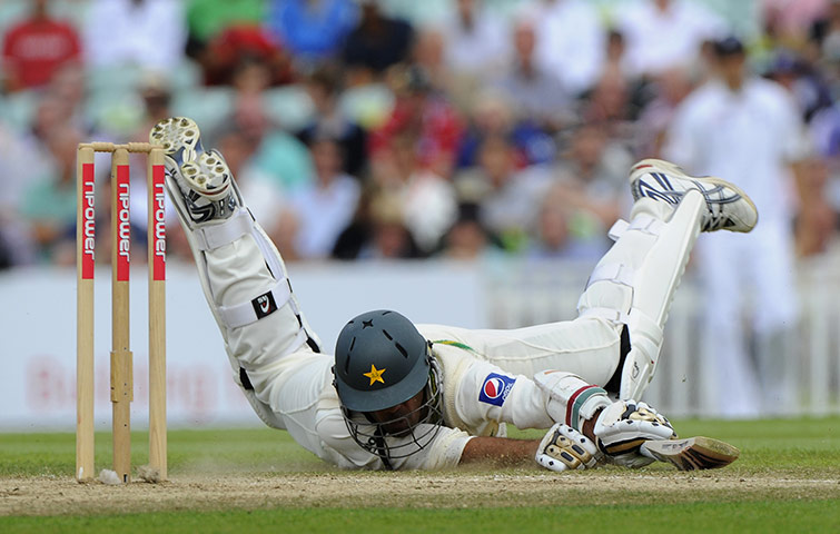Second day at Oval: Tom Jenkins presents his pictures of the second day of the Test at the Oval
