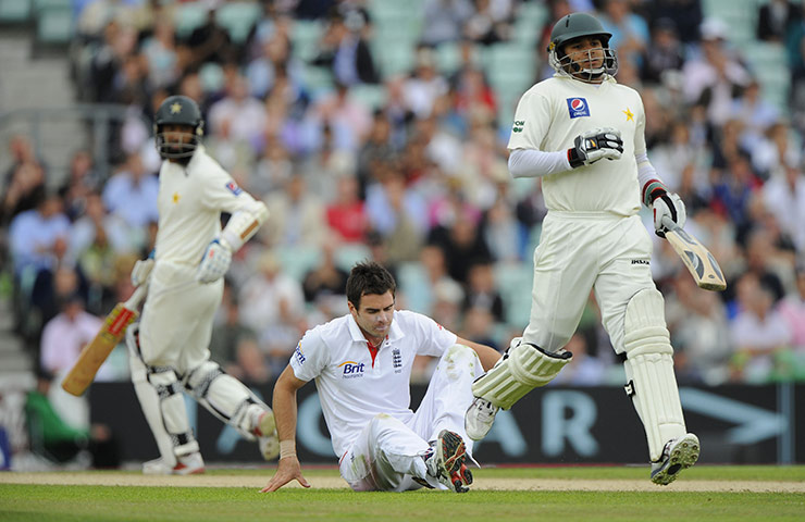 Second day at Oval: Tom Jenkins presents his pictures of the second day of the Test at the Oval