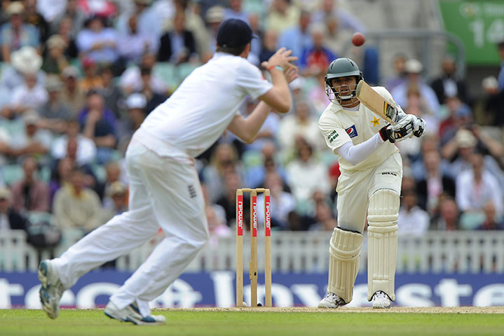 Second day at the Oval : Tom Jenkins presents his pictures of the second day of the Test at the Oval