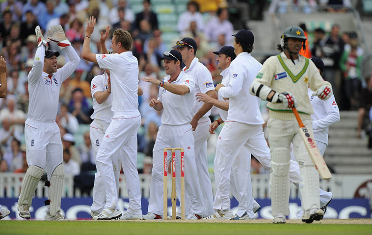 Second day at the Oval : Tom Jenkins presents his pictures of the second day of the Test at the Oval