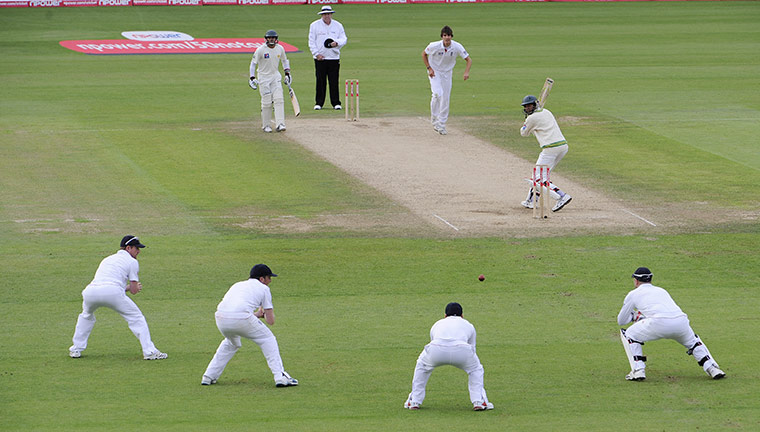 Second day at the Oval : Tom Jenkins presents his pictures of the second day of the Test at the Oval