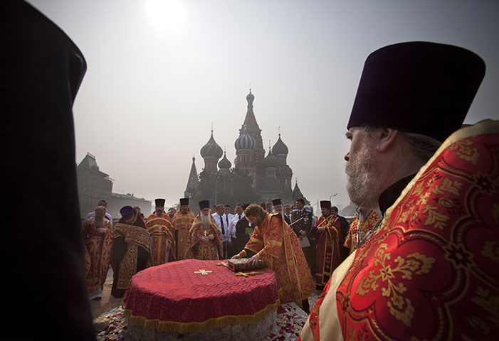 24 hours in pictures: Paratroopers' Day in Red Square 