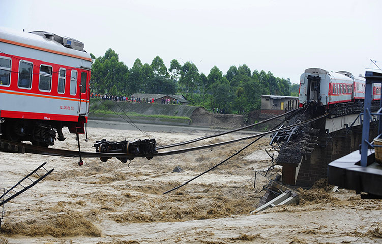 24 hours: Xiaohan, China: Two carriages of a K165 passenger train fall into a river