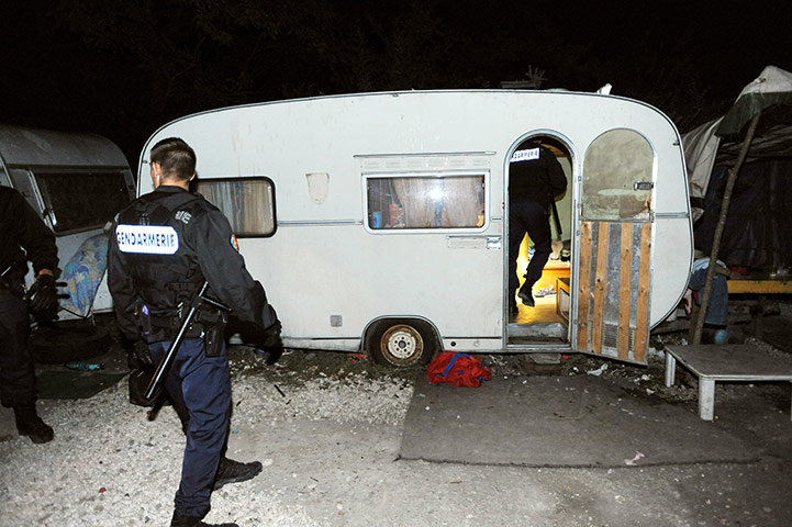 Roma deportation: French policemen enter a caravan of people belonging to the Roma community
