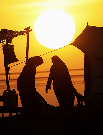 24 Hours in Pictures: Pakistani women flood victims in Punjab Province, Pakistan