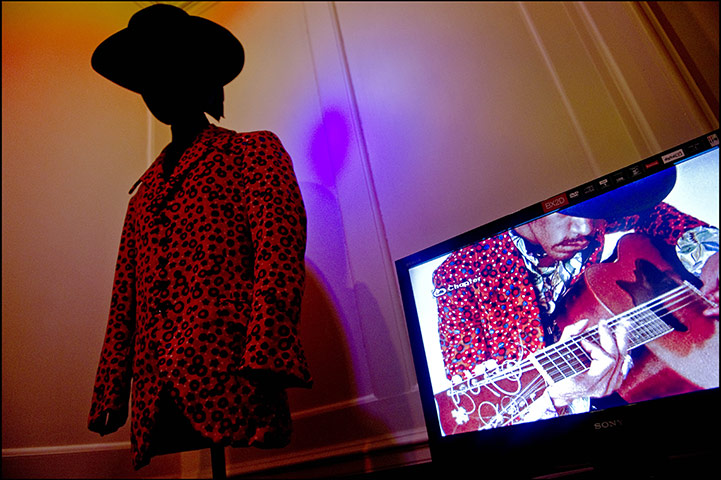 Hendrix Handel Exhibition: Jimi Hendrix exhibition opens in Handel House museum