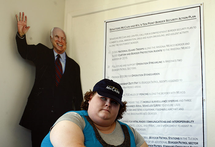 24 hours in pictures: john mccain visits campaign office 