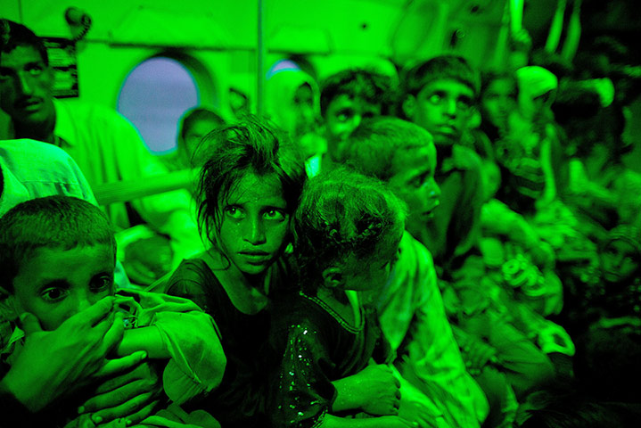 24 hours in pictures: Pakistan flood evacuees