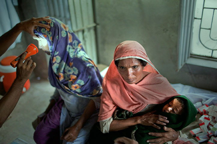 pakistan aftermath: Flood victims receive medical treatment