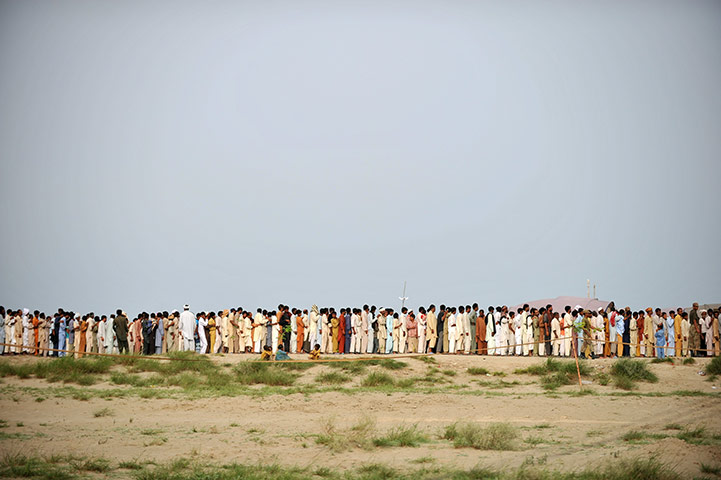 pakistan aftermath: Pakistanis line up as they wait for their daily ration of food