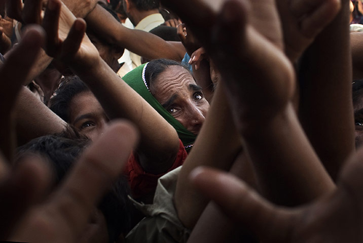 24 hours in pictures: Sukkar, Pakistan: People displaced by floods struggle for milk