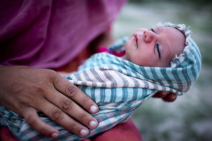 Pakistan Pregnant Women: Sumia, 25, gave birth to a baby boy six days after evacuating her home