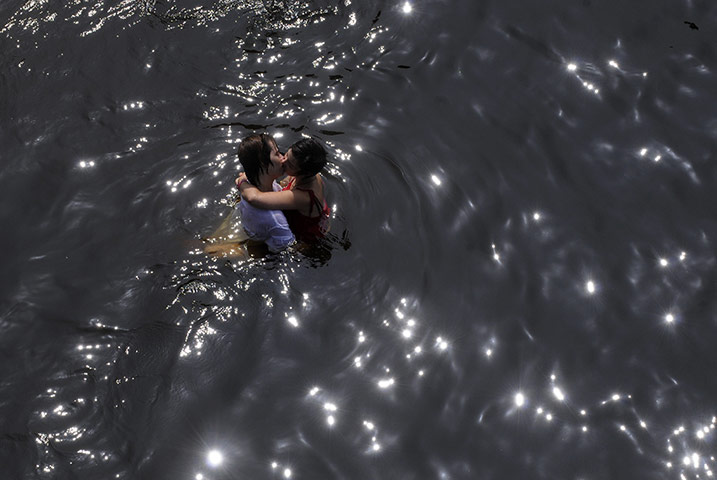 24 hours in pictures: not weather in Kiev