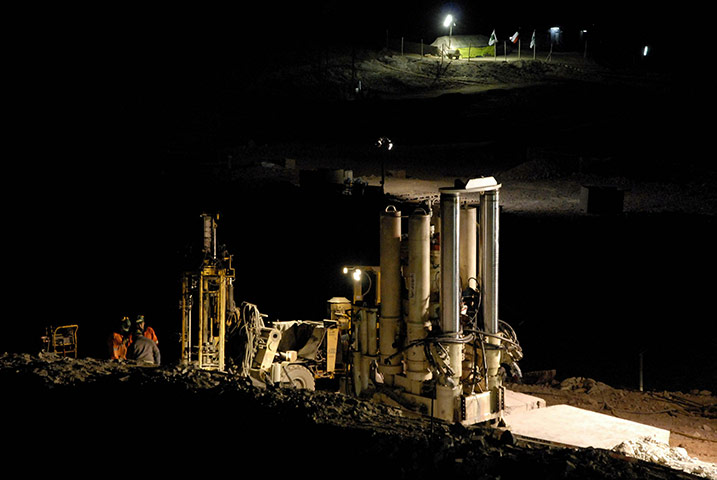 Miners in Chile: Rescuers install the hydraulic bore
