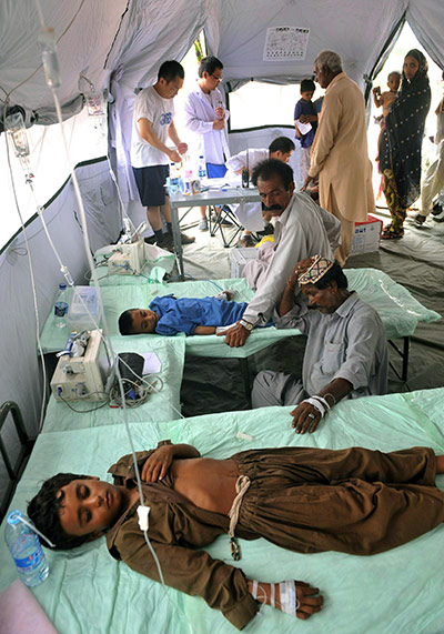 Pakistan Floods: Sick children in makeshift hospital after floods in Pakistan