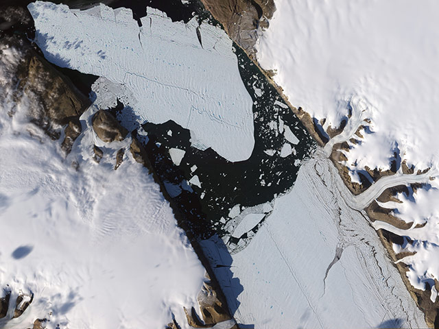 Satellite Eye on Earth:  the Petermann Glacier in northwestern Greenland