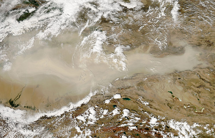 Satellite Eye on Earth: Dust blew eastward out of the Taklimakan Desert 