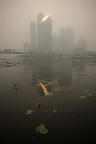24 hours in pictures: smog from wildfires in Moscow, Russia