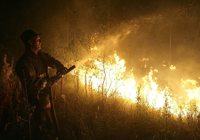 Wildfires in Russia : A man tries to stop fire near the village of Murmino 