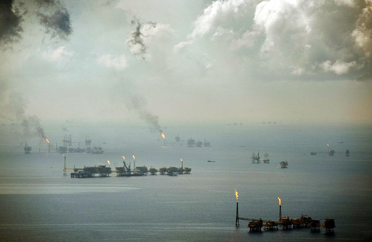 24 hours in pictures: Pemex oil complex