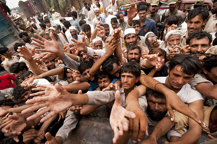 Pakistan update: Pakistani army gives relief supplies to flood-affected people in Nowshera