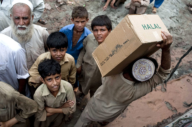Pakistan update: Pakistani army gives relief supplies to flood-affected people in Nowshera