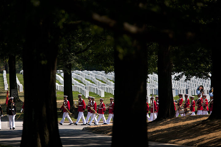 24 hours: Arlington, Virginia, USA: US Escort troops lead a funeral cortege