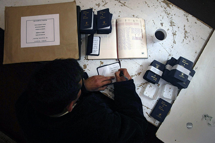 Chile Miners: Evangelic Minister Javier Soto dedicates