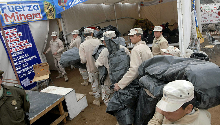 Chile Miners: Chilean soldiers arrive at the San Jose mine