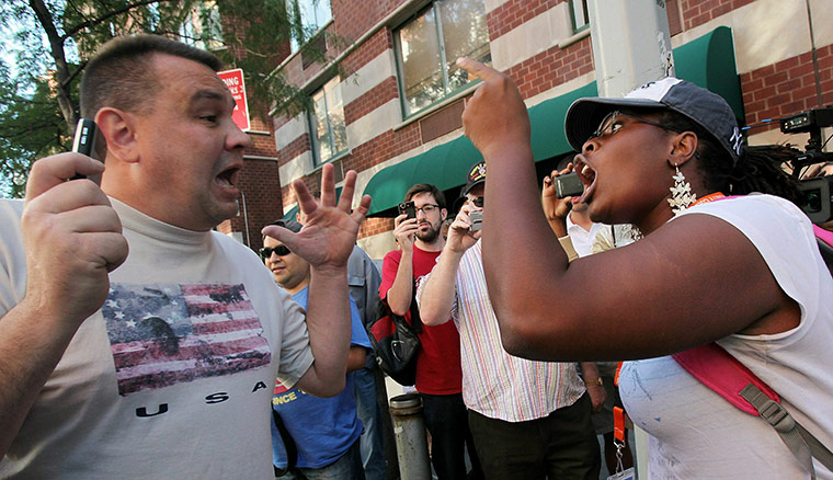 Ground Zero Mosque: Pro and anti-mosque protesters argue near the proposed mosque