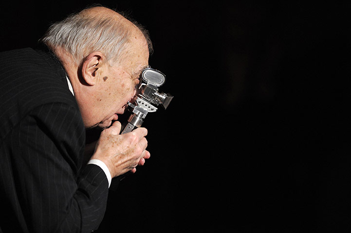 Claude Chabrol 2: Claude Chabrol with Berlinale Camera prize in Berlin