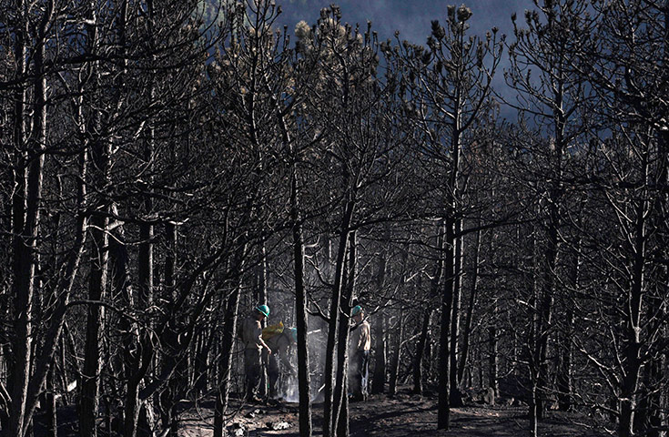 24 hours in pictures: Firefighters in Sunshine Canyon