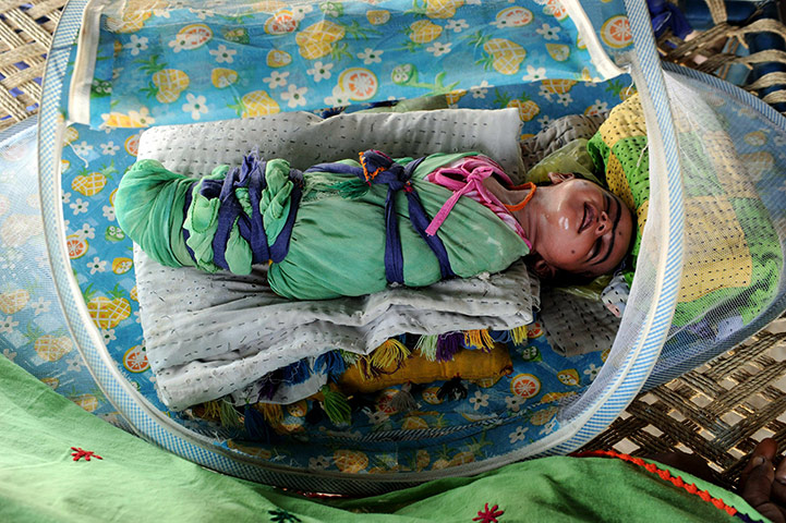 24 hours in pictures: Displaced Pakistani baby in Sukkar