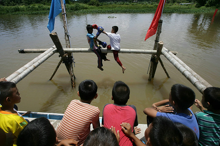 24 hours in pictures: Thai children box at the Eid ul-Fitr 