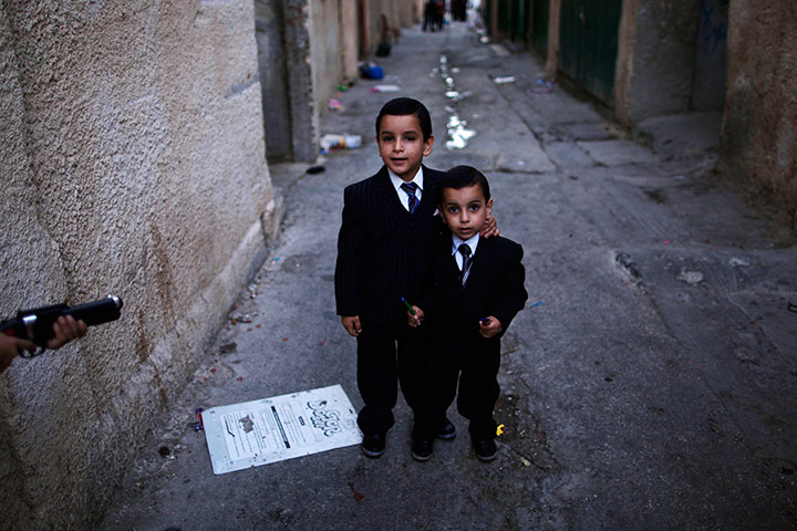 24 hours in pictures: Palestinian brothers in alley 