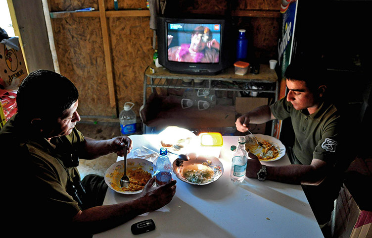 Trapped miners in Chile: 7 September: Mounted police have lunch at the camp 
