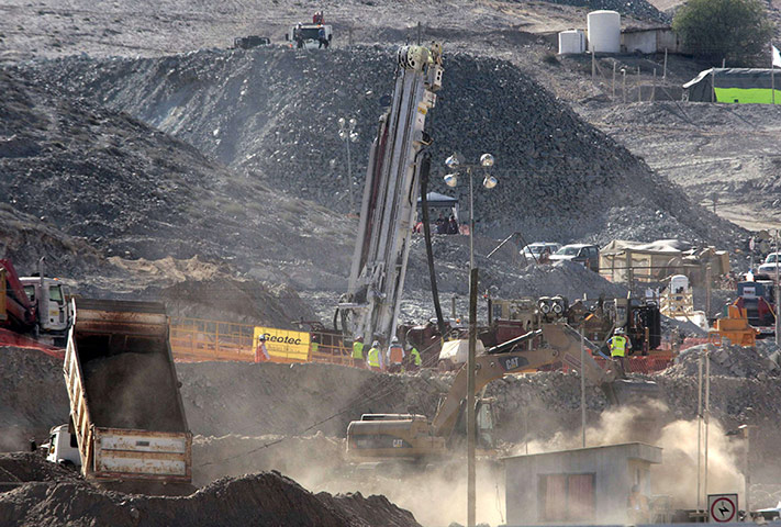 Trapped miners in Chile: 5 September: The Schramm T130 drill is prepared for operation 