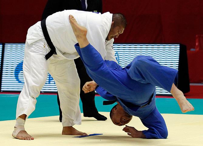 24 hours in sport: Japan's Hiroki Tachiyama fights against Uzbekistan's Abdllo Tangriev