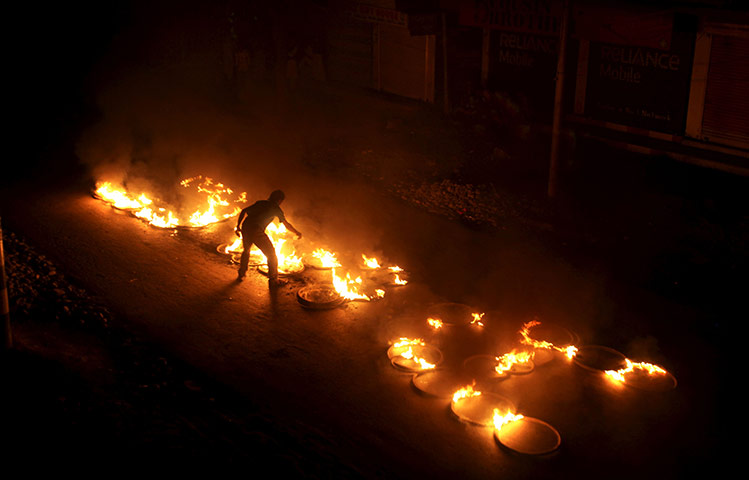 24 hours: late night protest in Kashmir, India