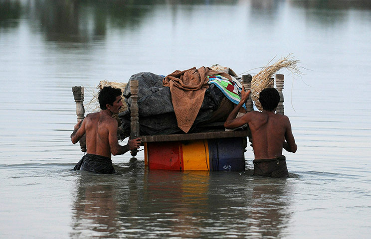 Six weeks later: Pakistan: Pakistani flood affected villagers their