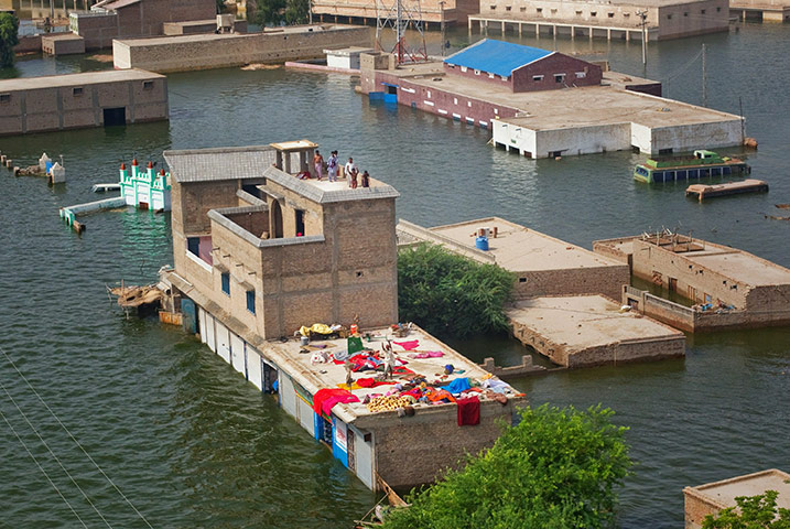 Six weeks later: Pakistan: Further Towns In Pakistan Threatened By Flood Waters