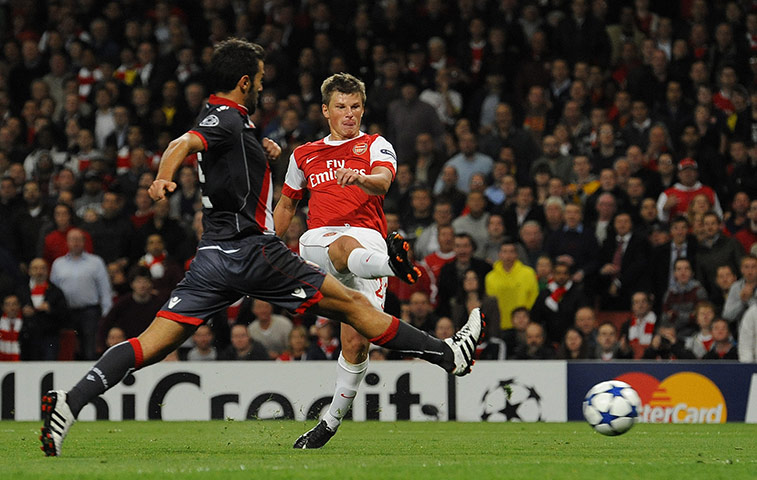 Arsenal v SC Braga: Andre Arshavin slots the ball home to make it 2-0