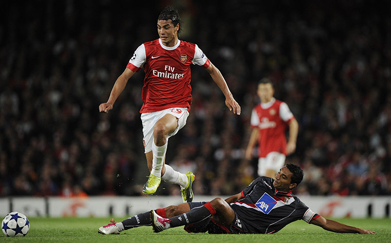 Arsenal v SC Braga: Chamakh hurdles a tackle