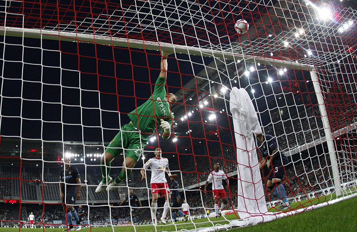 Europa Leagued: Manchester City goalkeeper Hart makes a save