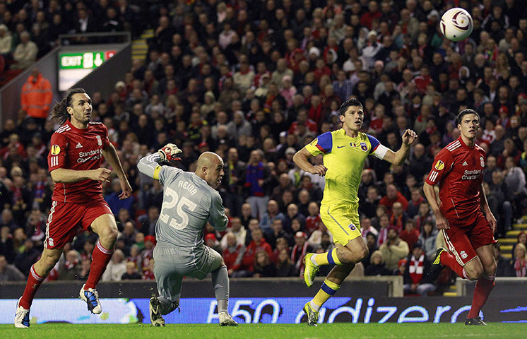 Europa Cup: Steaua Bucharest's Tanase scores past Liverpool's Reina 